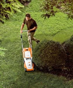 RMA 235 akkumulátoros fűnyíró 33 cm (AK 30 S akkuval és AL 101 töltővel) 2.Kép